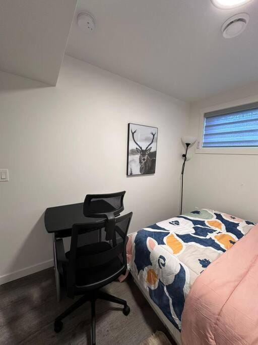Brand new 1 Bedroom Basement Suite. Wi-Fi,Netflix Apartment in Edmonton