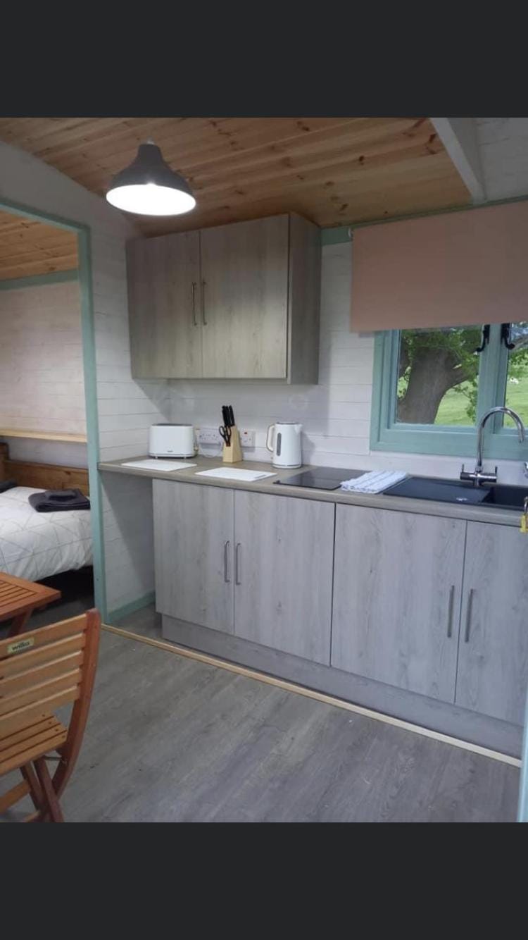 Shepherds hut Lowri Campground/ 
RV Resort in Wales