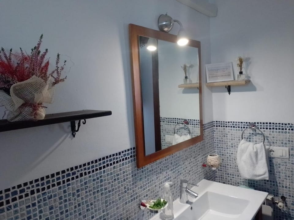 Shower, Decorative detail