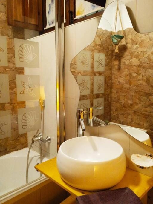Bathroom, Decorative detail, Bath