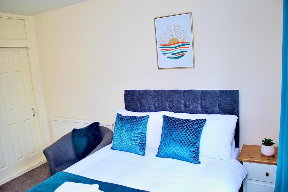 Bed, Photo of the whole room, Bedroom
