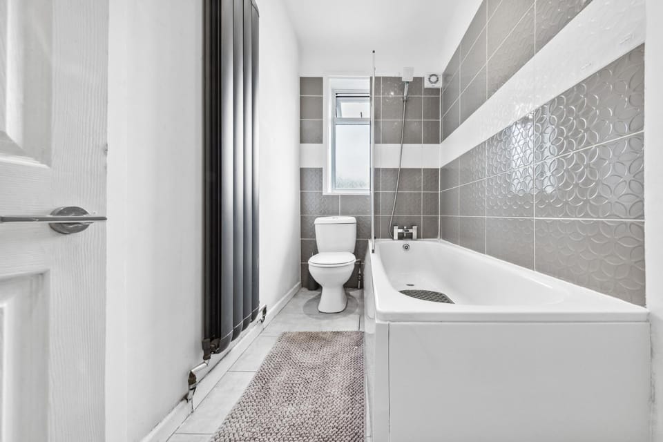 Shower, Toilet, Bathroom, Bath