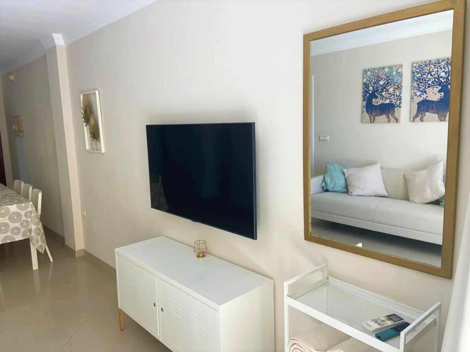 Communal lounge/ TV room, TV and multimedia