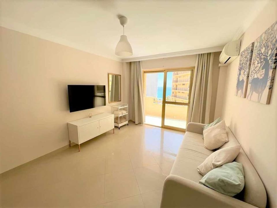 Communal lounge/ TV room, TV and multimedia, Sea view
