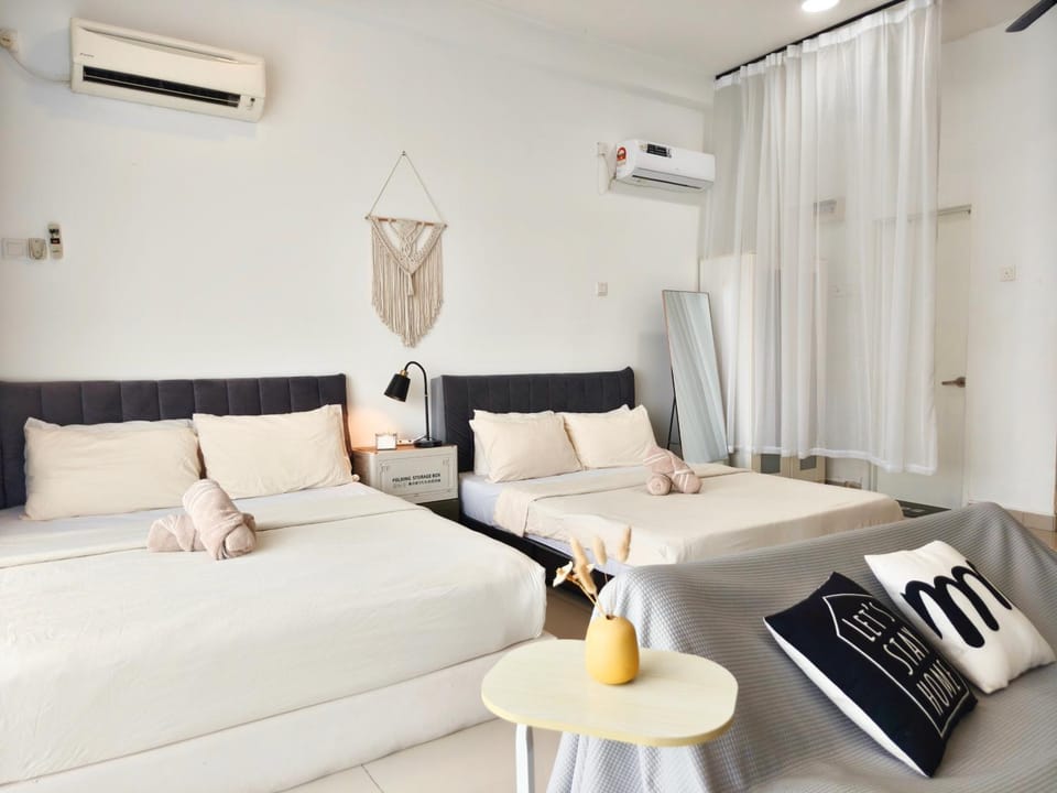 Palazio Mount Austin studio with Balcony 4 plus 1pax with TV box 5mins AEON 3a06 Apartment in Johor Bahru