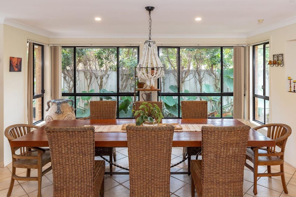 Seating area, Dining area