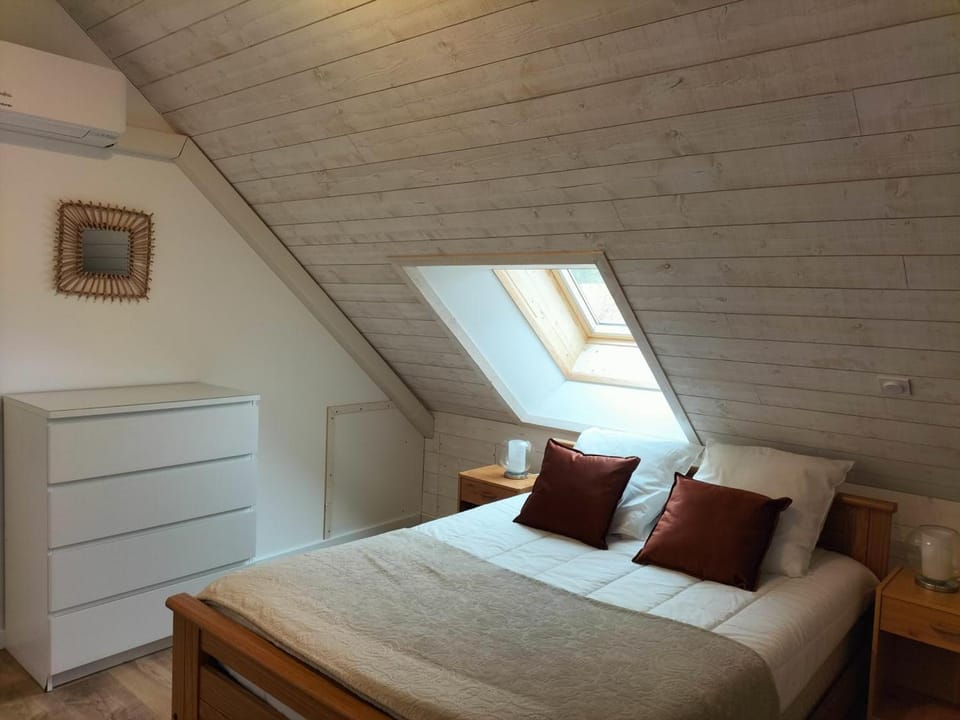Gîte en nature, terrasse, climatisation, pour 6 personnes - FR-1-489-441 House in Auvergne-Rhône-Alpes