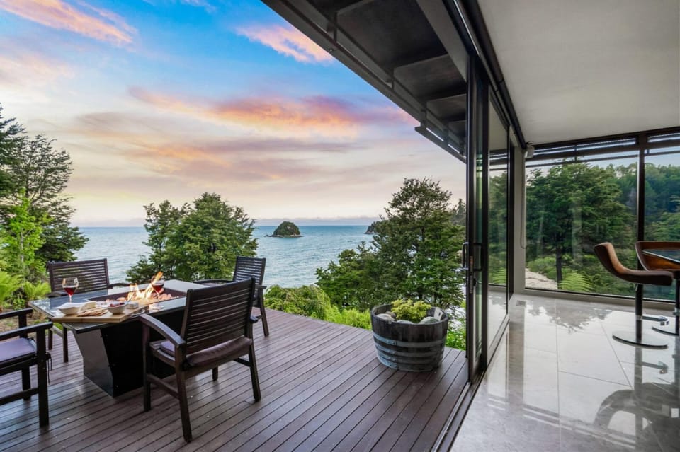 Patio, Natural landscape, Garden, View (from property/room), Balcony/Terrace, Seating area, Dining area, Garden view, Sea view