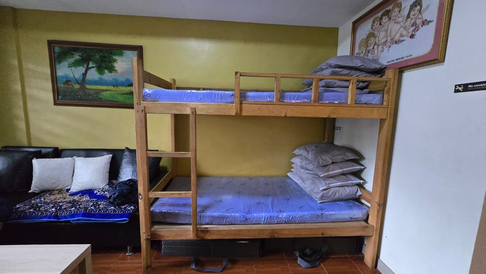 Bedroom, bunk bed