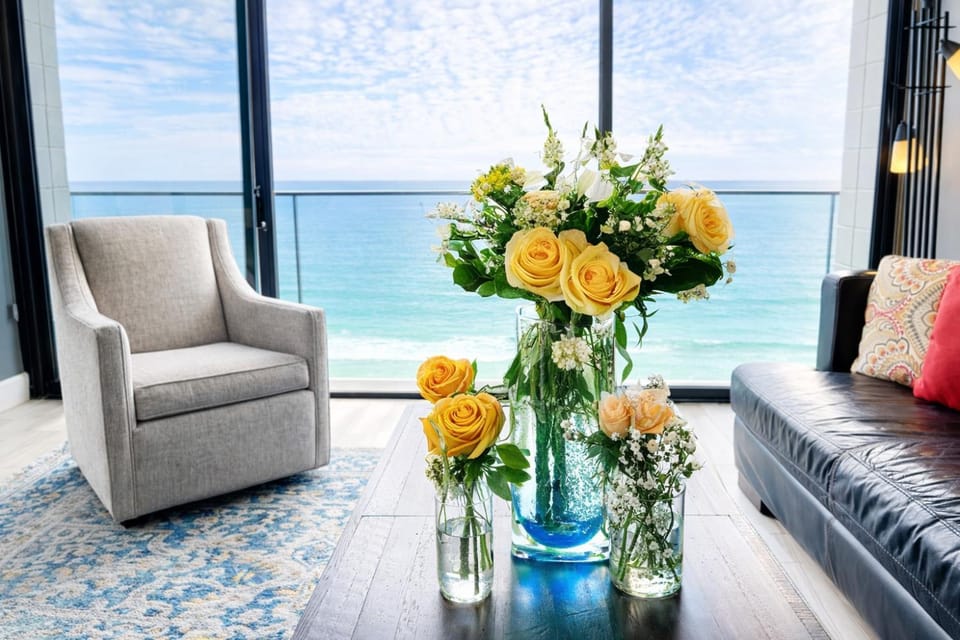 Ocean View Luxury Condo Oceanfront and Pool Apartment in Pacific Beach