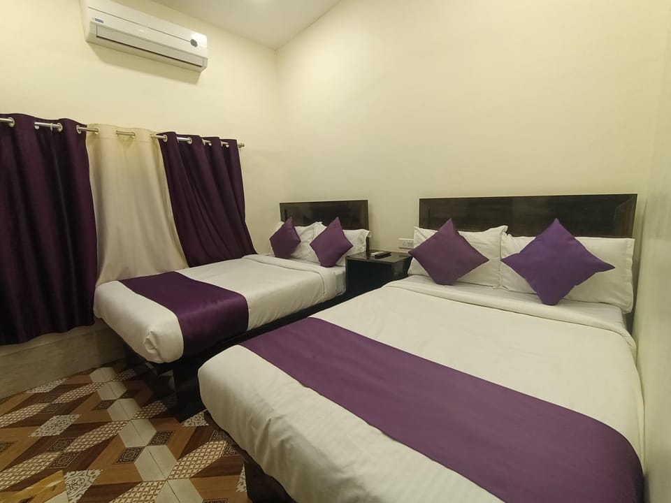 Bed, Photo of the whole room, Bedroom, air conditioner