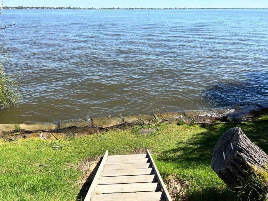 Lakefront Beauty ! Pet friendly House in Yarrawonga