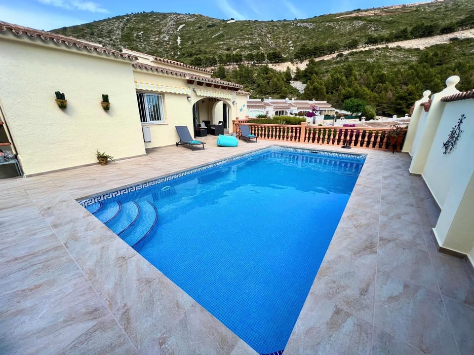 Swimming pool, Swimming pool