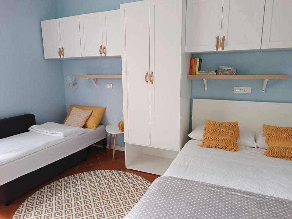 Bed, Photo of the whole room, Bedroom, wardrobe