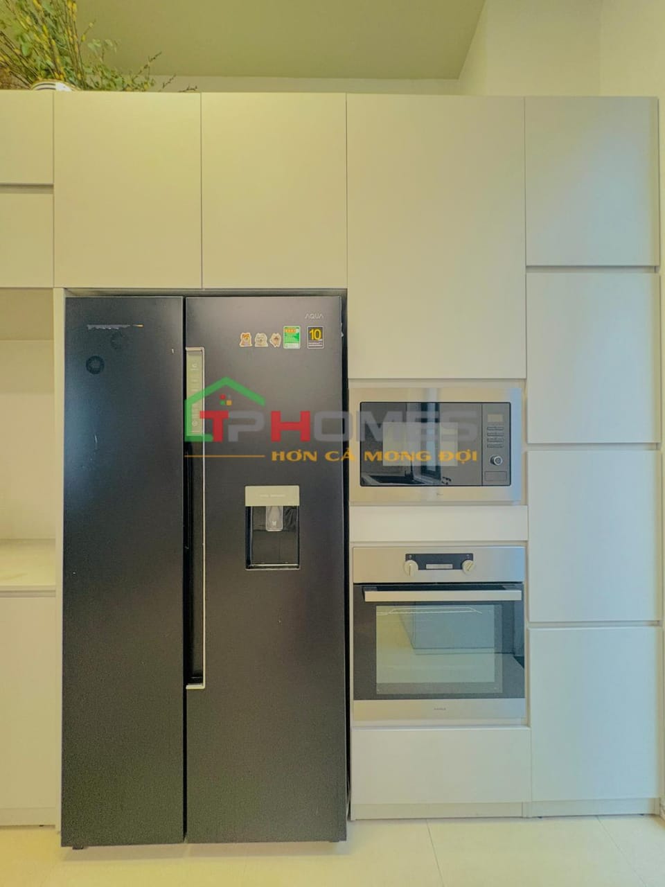 Kitchen or kitchenette, oven