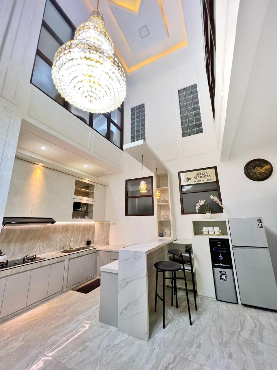 Kitchen or kitchenette, Dining area, oven
