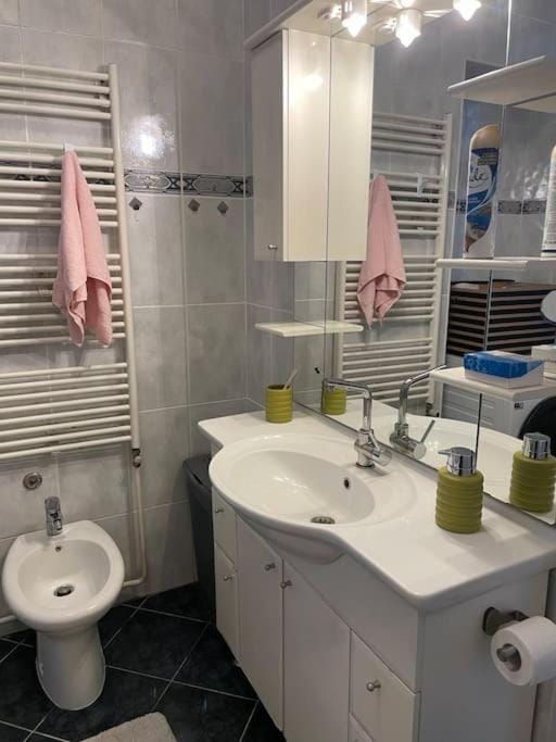 Shower, Bathroom, towels