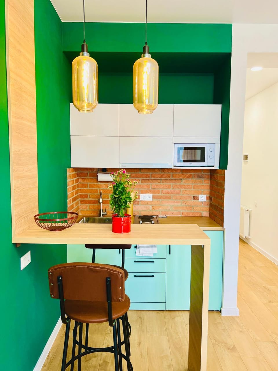 Kitchen or kitchenette, Dining area