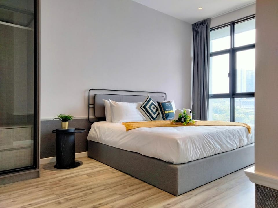 Photo of the whole room, Bedroom