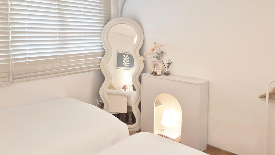 Photo of the whole room, Bedroom