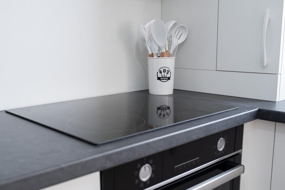 Kitchen or kitchenette, pet friendly, stove