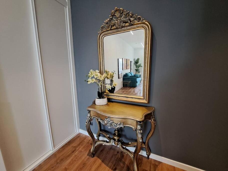Lobby or reception, wardrobe