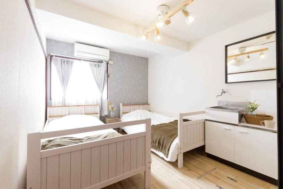 CentralTokyo・Shinjuku/ 4BedRooms/8Beds / old style Apartment in Shinjuku