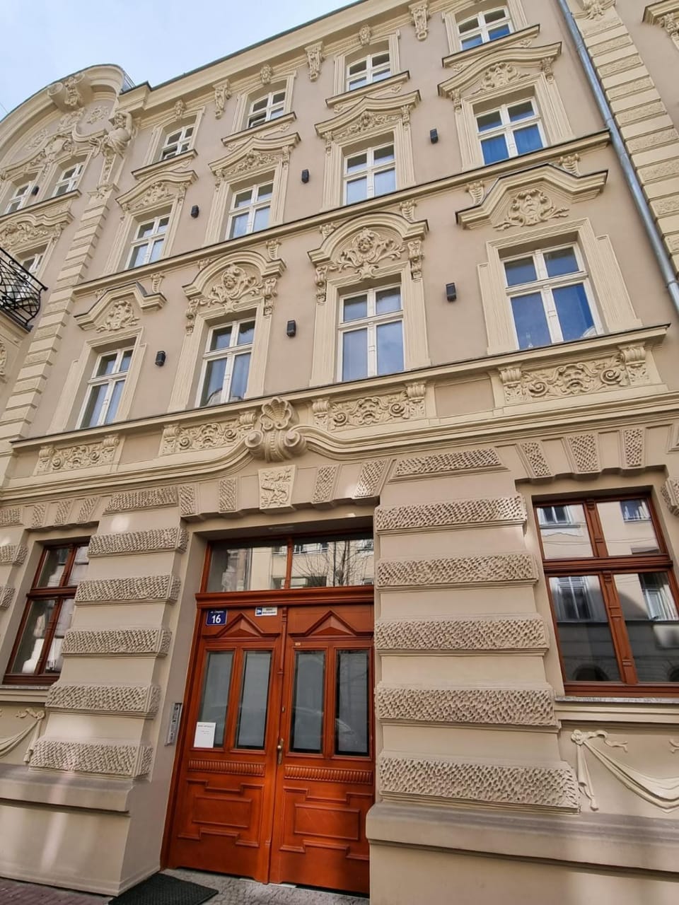 Facade/entrance