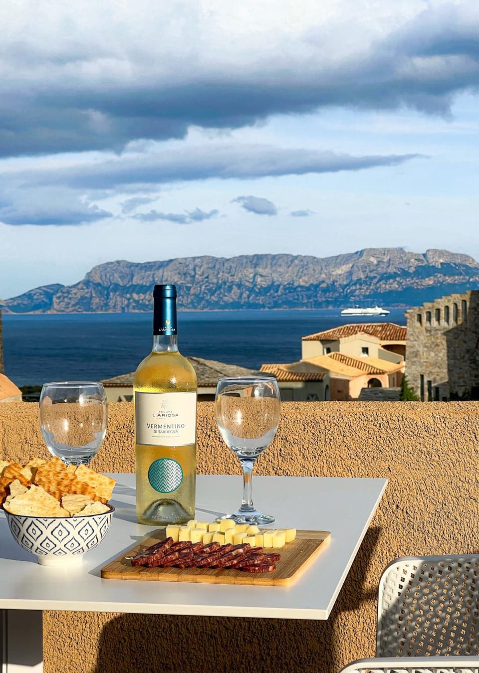 Natural landscape, View (from property/room), Balcony/Terrace, Balcony/Terrace, Dining area, Sea view