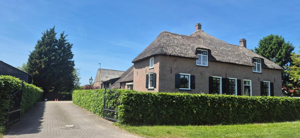 Property building, Neighbourhood