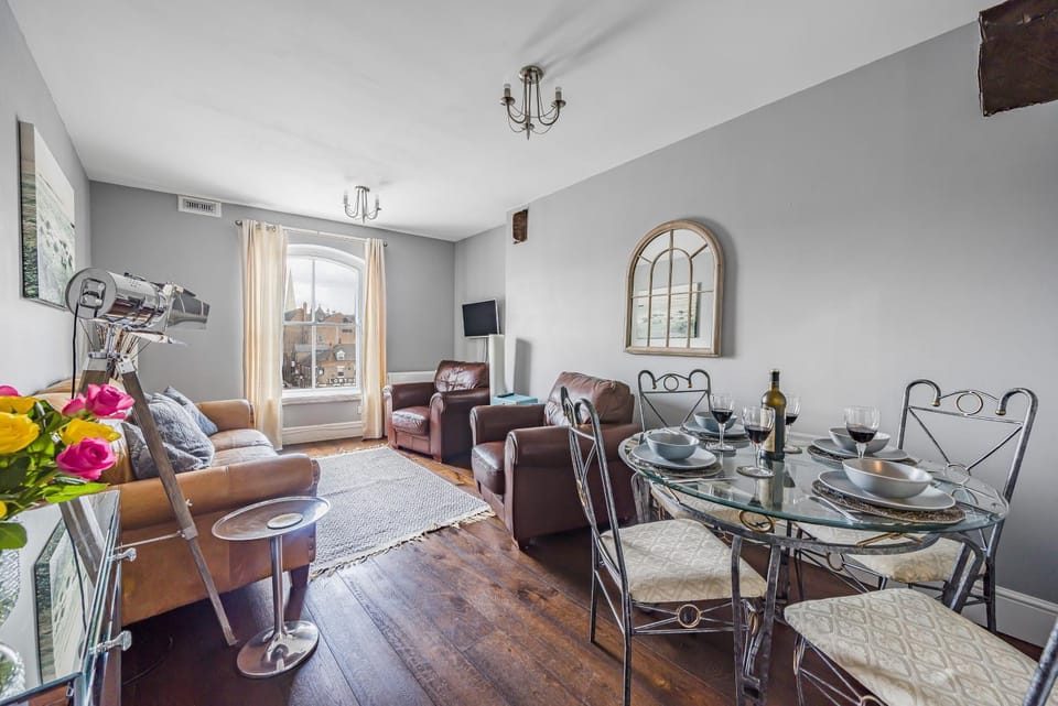 Living room, Seating area, Dining area