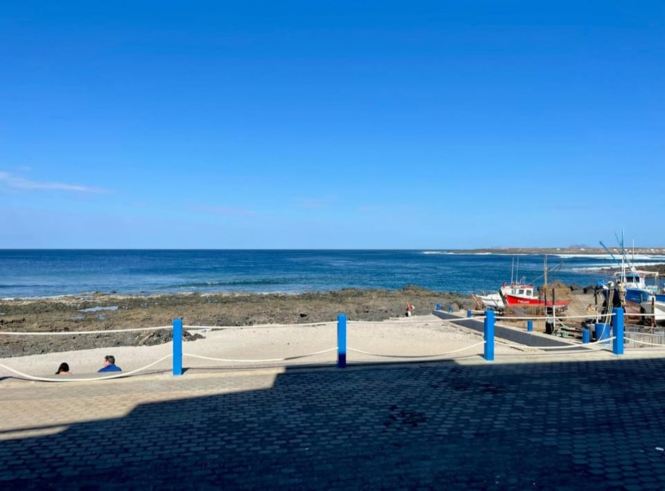 Weybeach1 -shared terrace,ocean view,sea frontline Apartment in Isla de Lanzarote