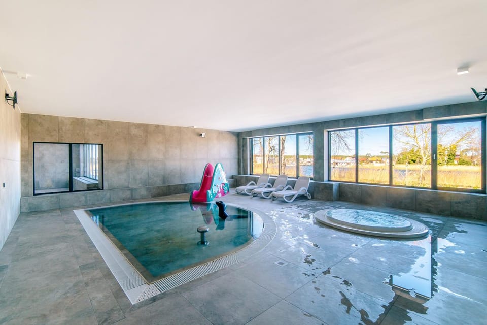 Hot Tub, Swimming pool