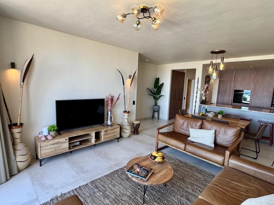 Communal lounge/ TV room, Living room, Dining area