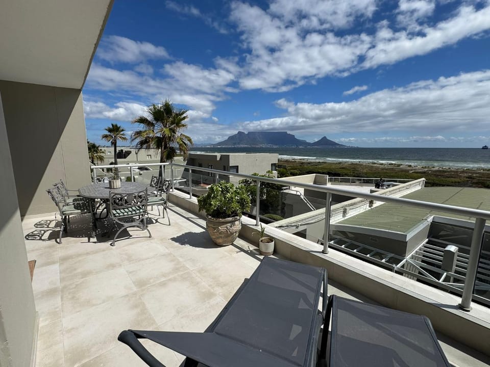 View (from property/room), Balcony/Terrace, Mountain view, Sea view, sunbed