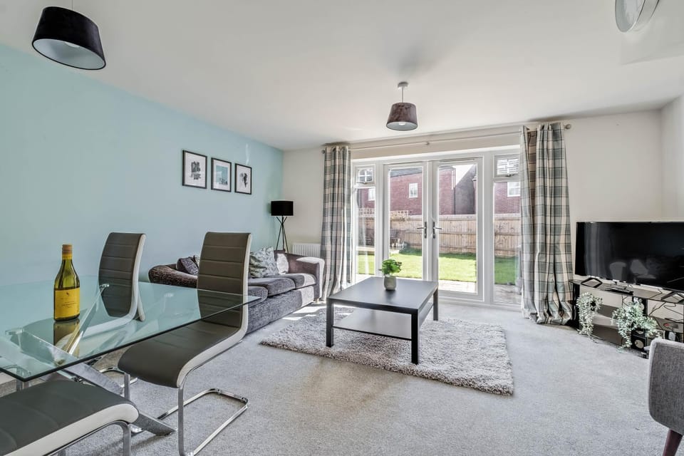 Communal lounge/ TV room, TV and multimedia, View (from property/room), Living room, Seating area