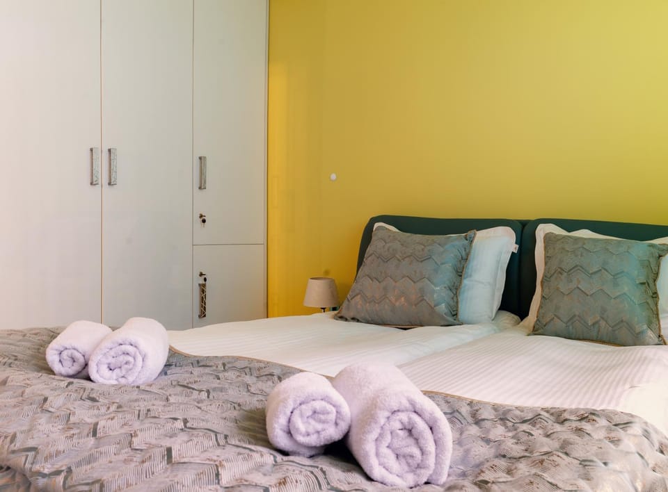 Bed, Bedroom, towels, wardrobe