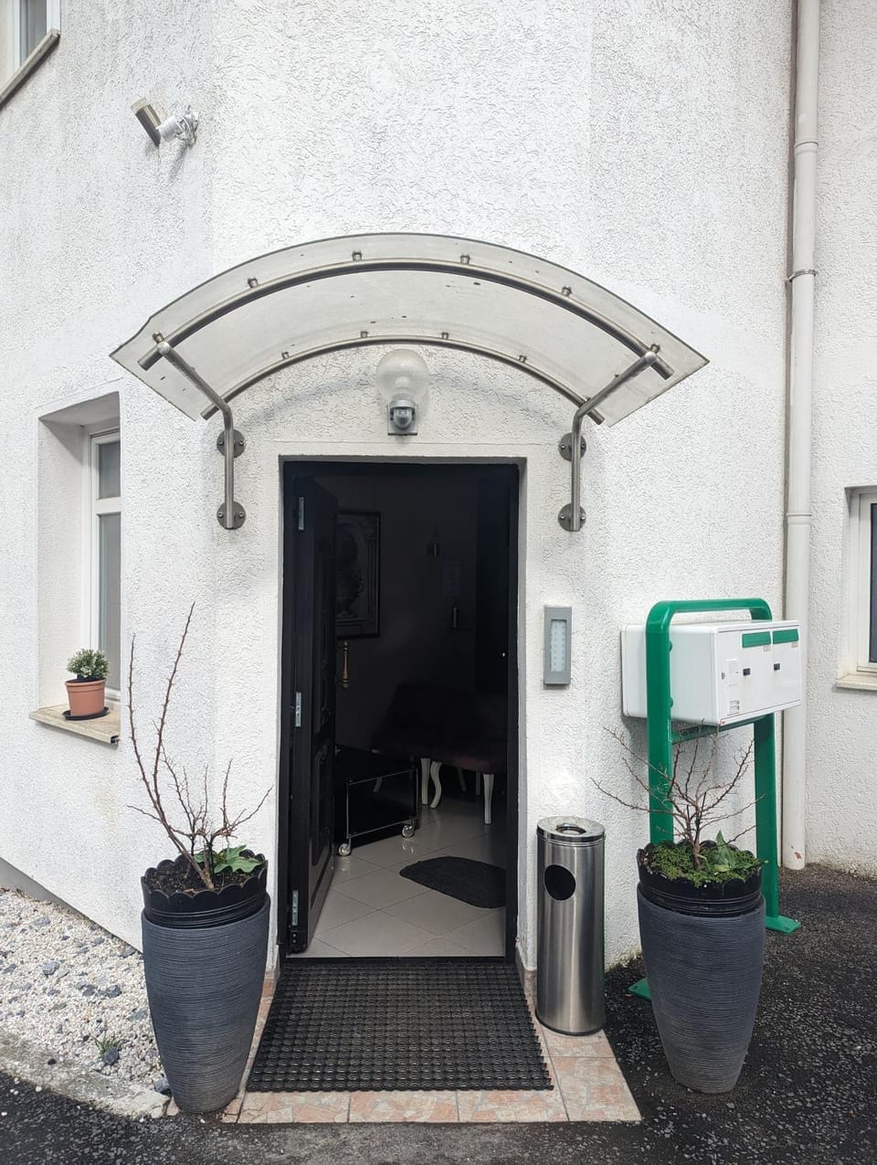 Facade/entrance