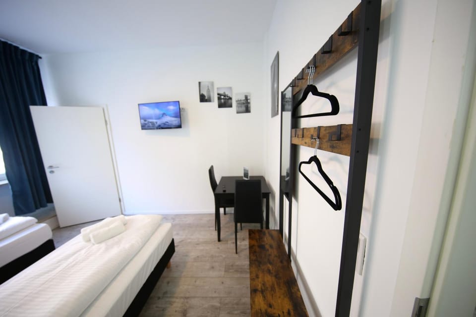 Bed, TV and multimedia, Photo of the whole room, Bedroom, hair dresser, wardrobe