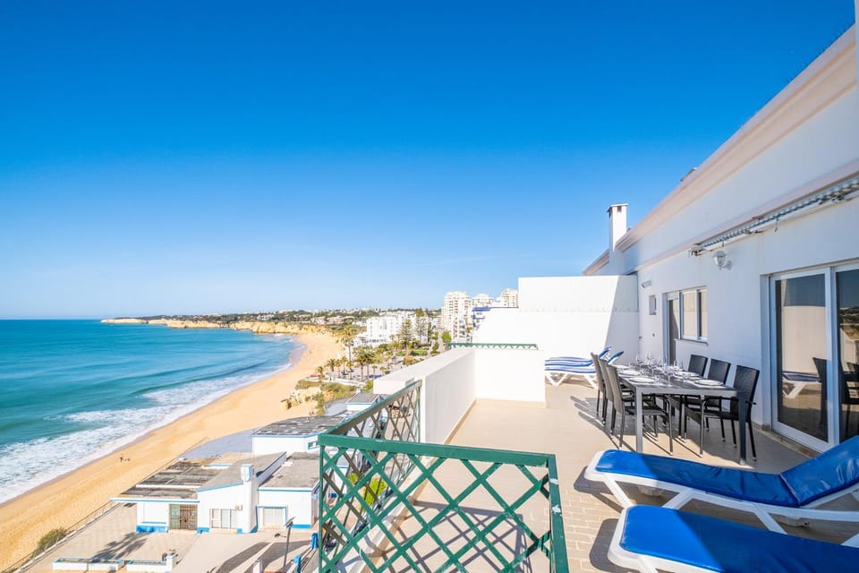 Frente ao Mar - 3 quartos - wi-fi - AQ Apartment in Praia de Armação de Pêra