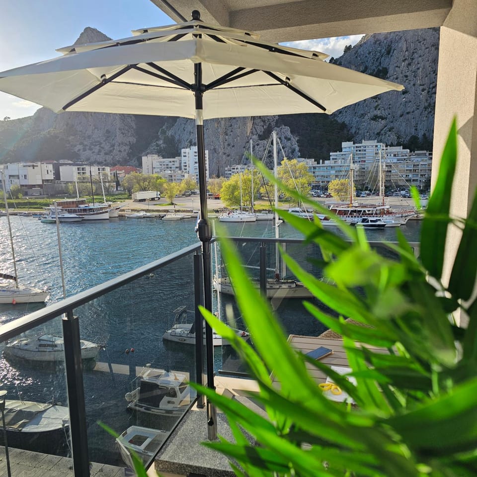 Balcony/Terrace, Mountain view, River view, Parking