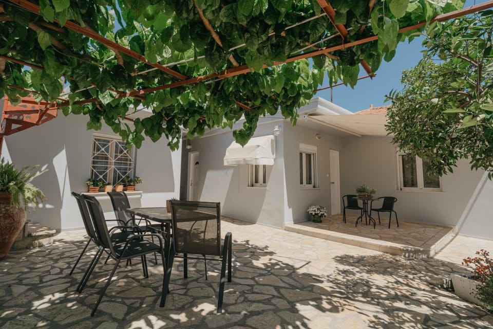 Patio, Balcony/Terrace, Dining area, Garden view