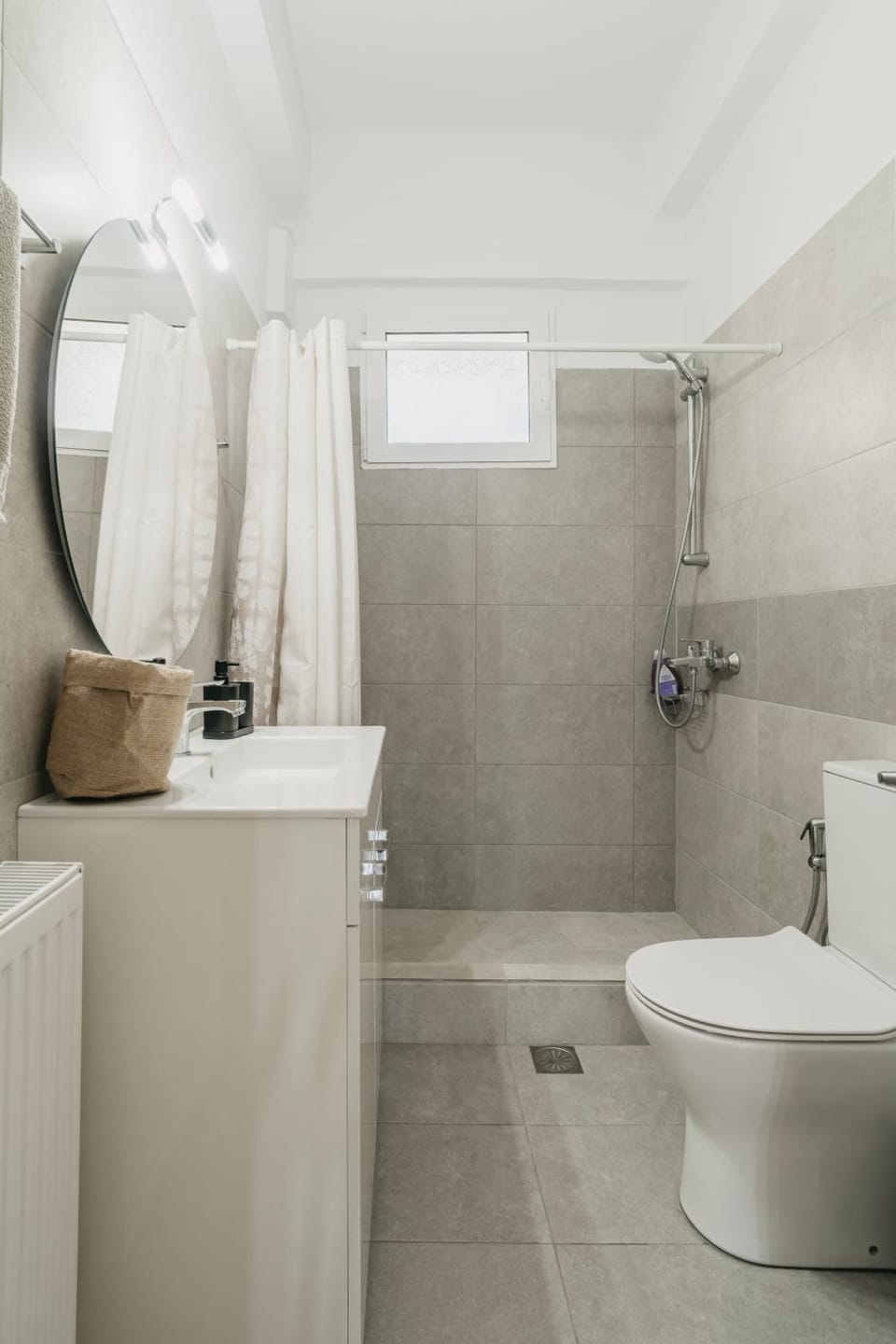 Shower, Toilet, towels