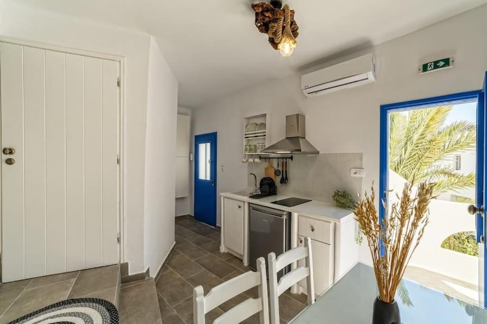 Cozy Cave Studio House in Santorini