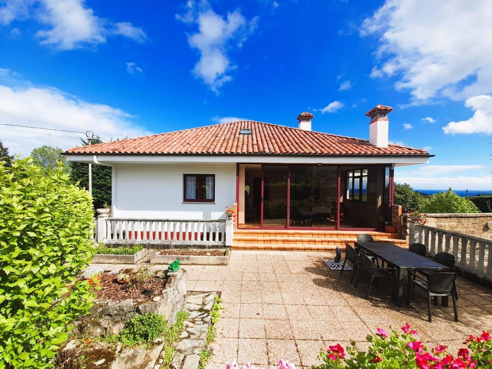 Property building, Natural landscape, Garden, Balcony/Terrace, Garden view