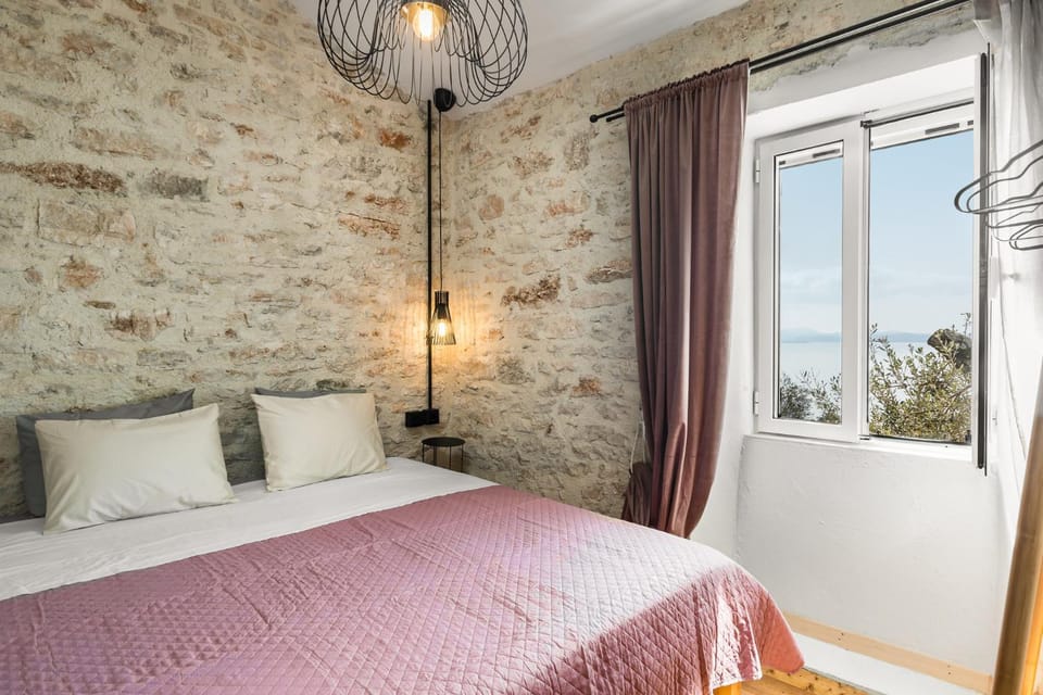 Bed, Bedroom, Sea view