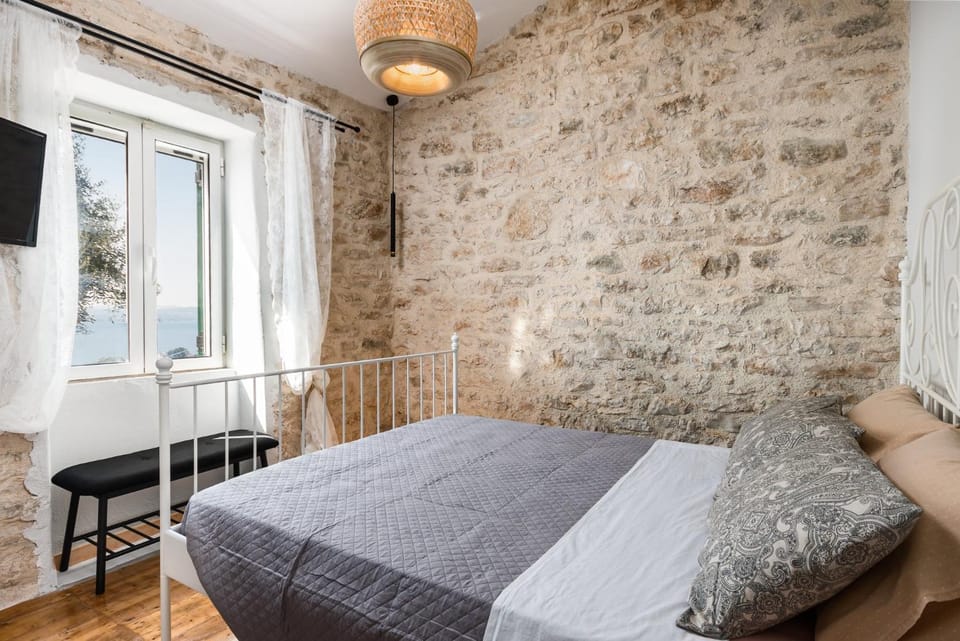 Bed, TV and multimedia, Bedroom, Sea view