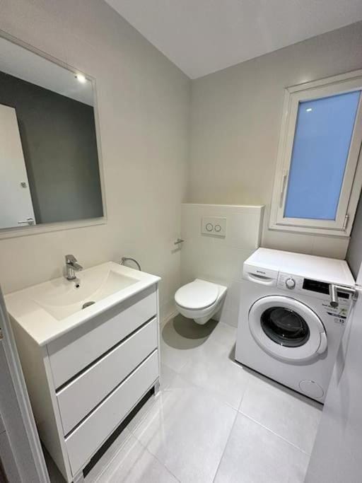 Toilet, Bathroom, washing machine