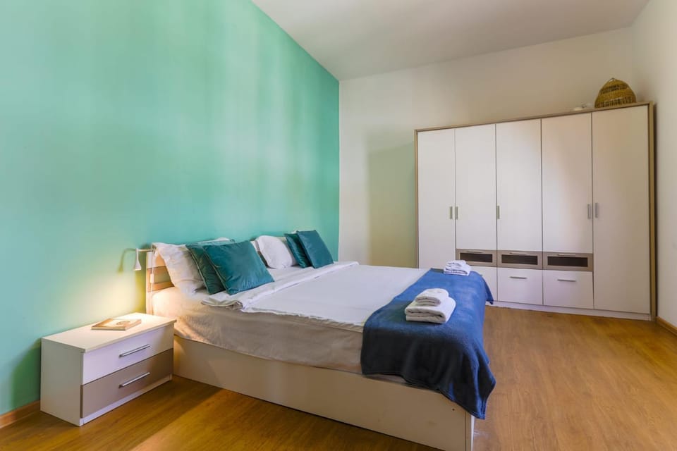 Bedroom, flat iron, furniture