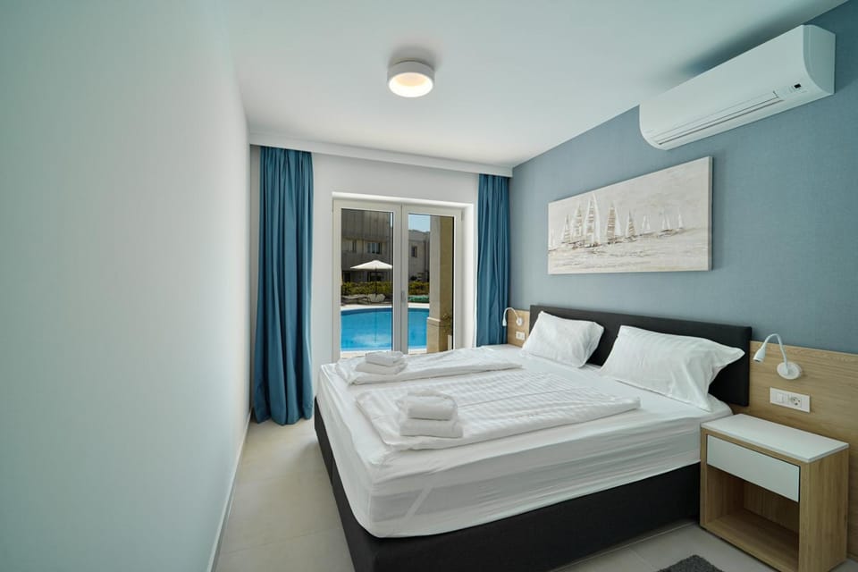 Property building, Swimming pool